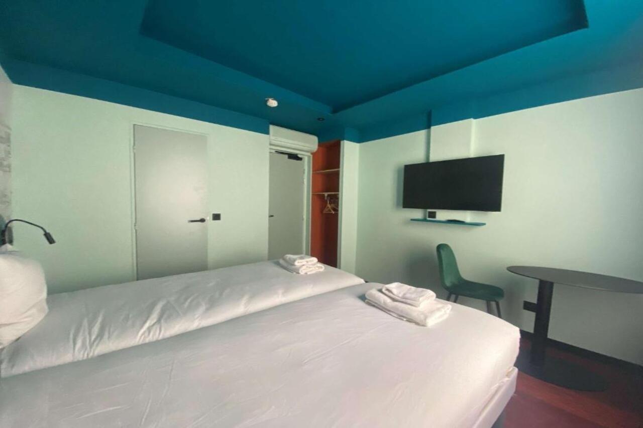 Ibis Styles Paris Batignolles Hotel Bagian luar foto