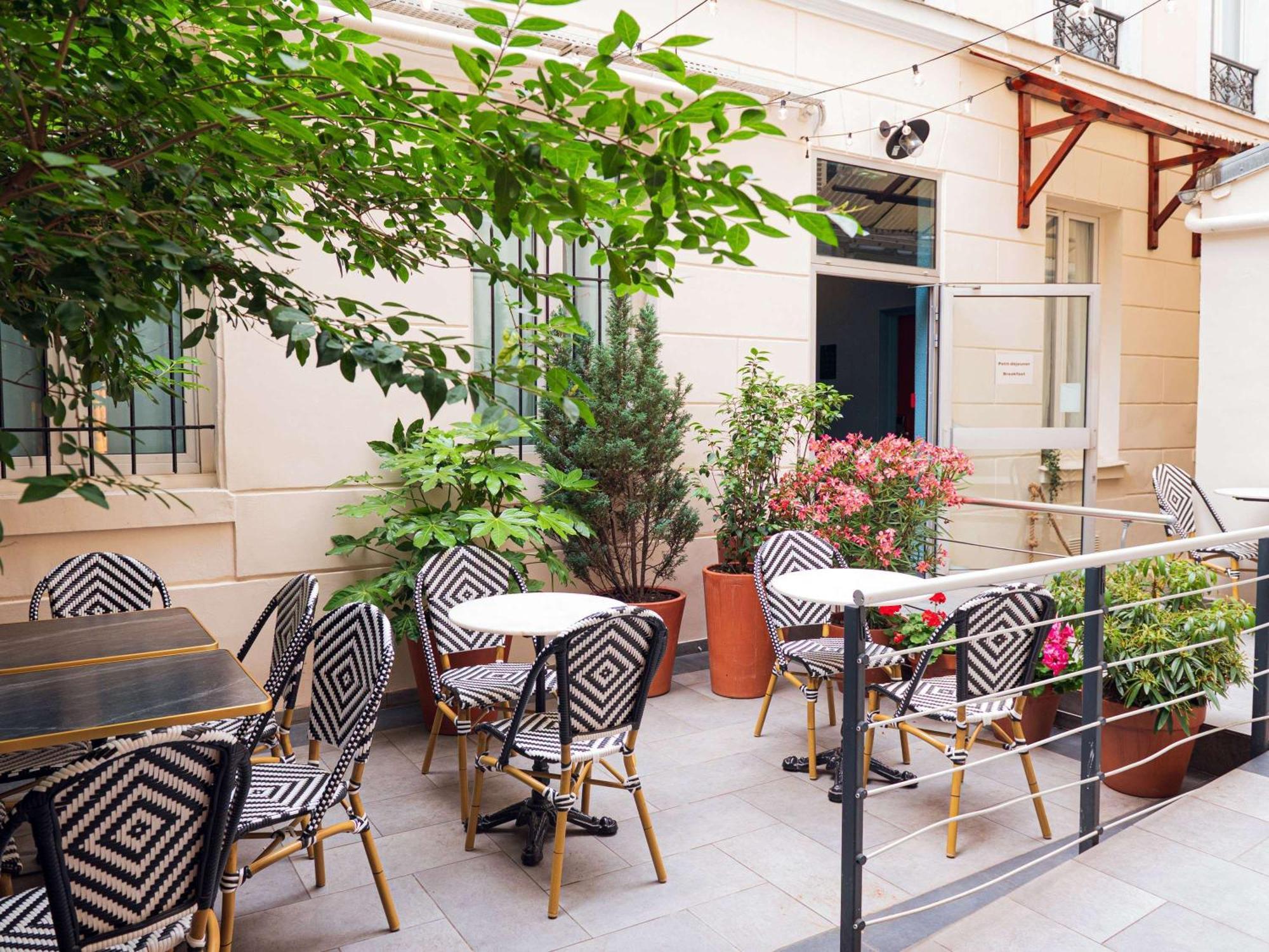 Ibis Styles Paris Batignolles Hotel Bagian luar foto