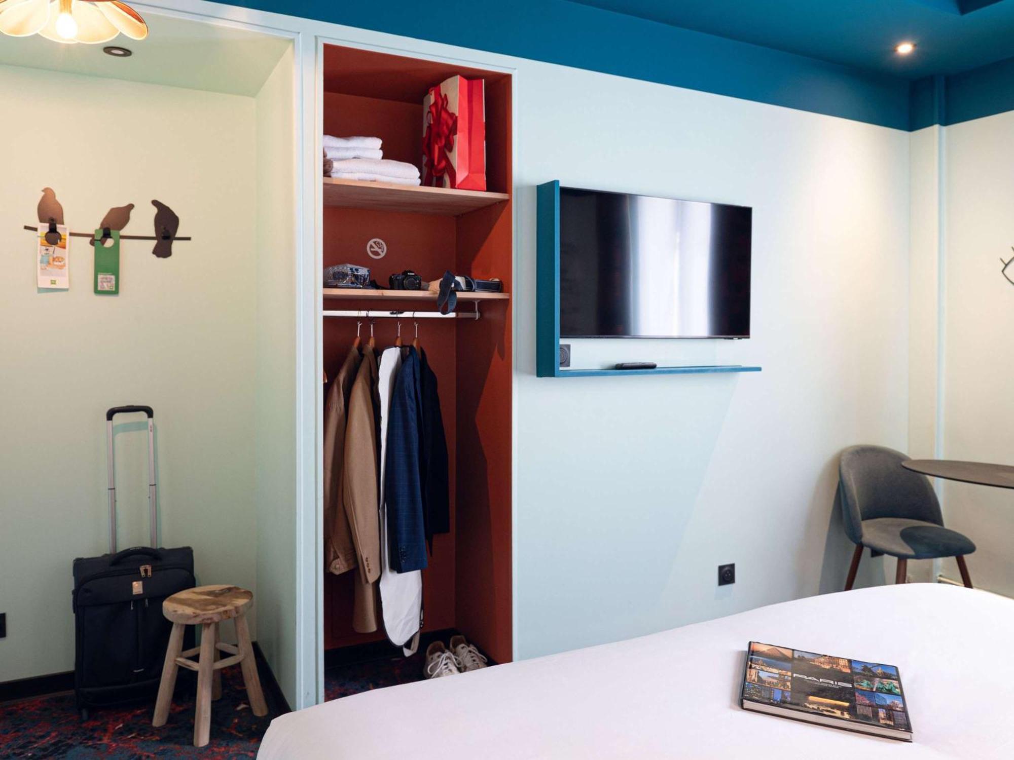 Ibis Styles Paris Batignolles Hotel Bagian luar foto
