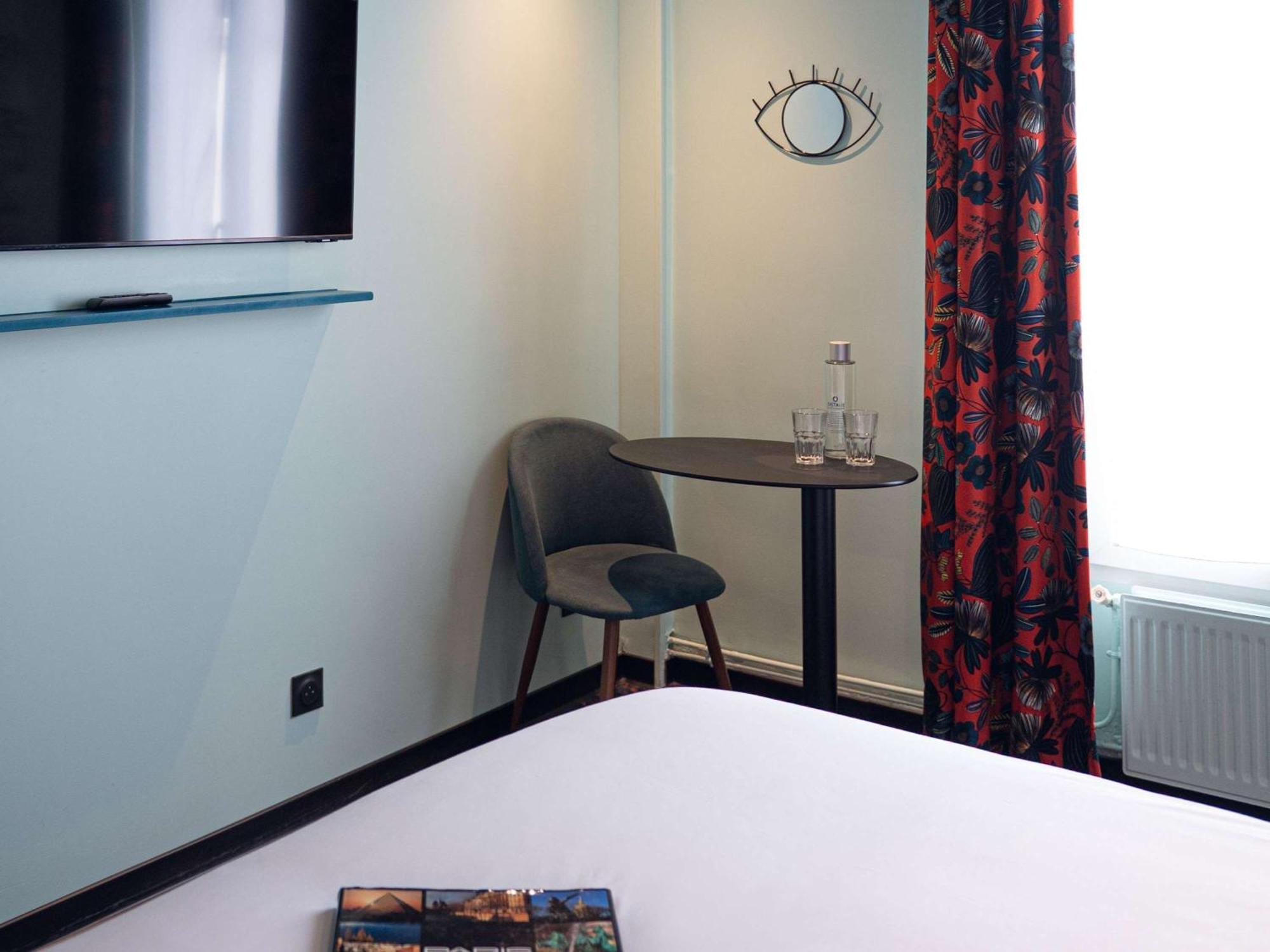Ibis Styles Paris Batignolles Hotel Bagian luar foto