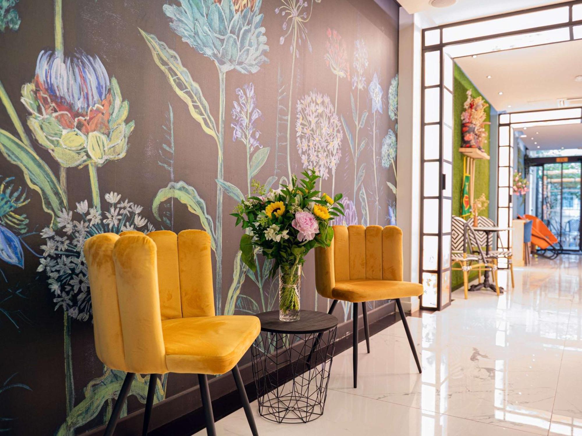 Ibis Styles Paris Batignolles Hotel Bagian luar foto