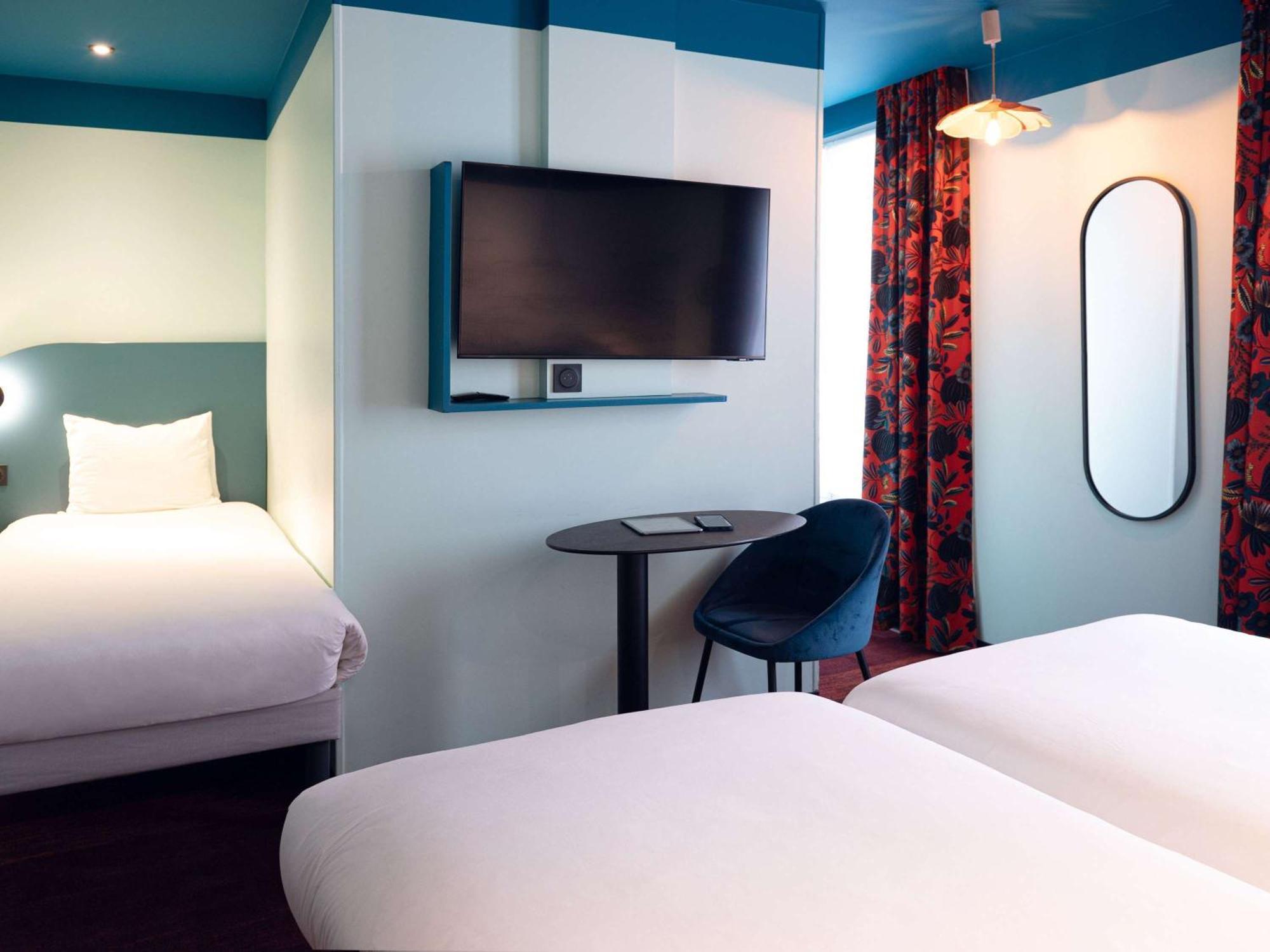 Ibis Styles Paris Batignolles Hotel Bagian luar foto