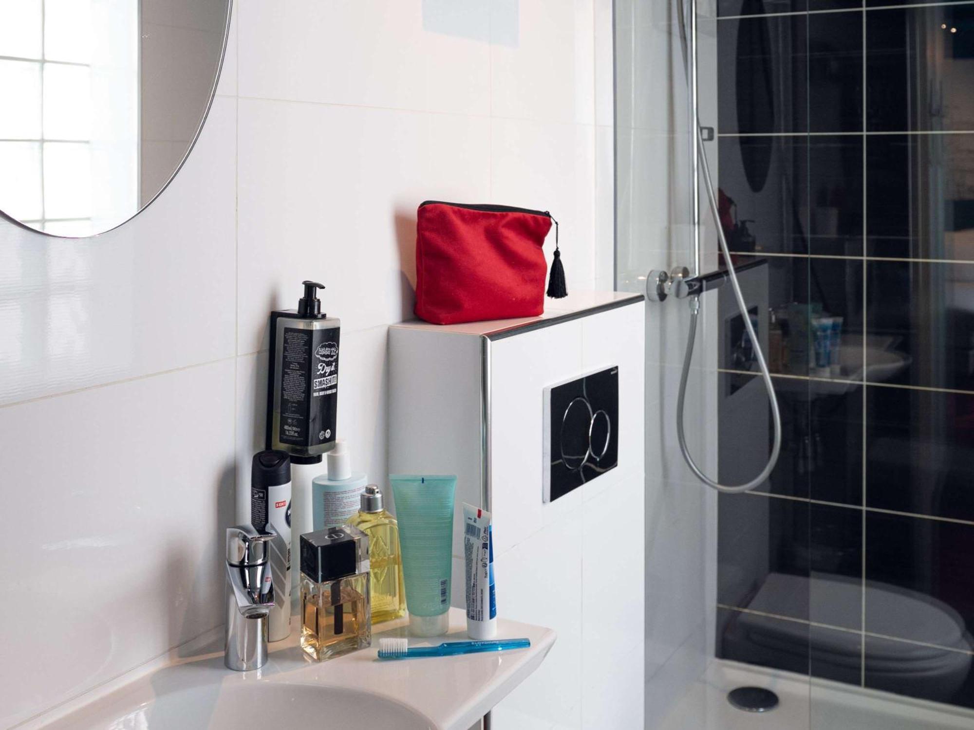Ibis Styles Paris Batignolles Hotel Bagian luar foto
