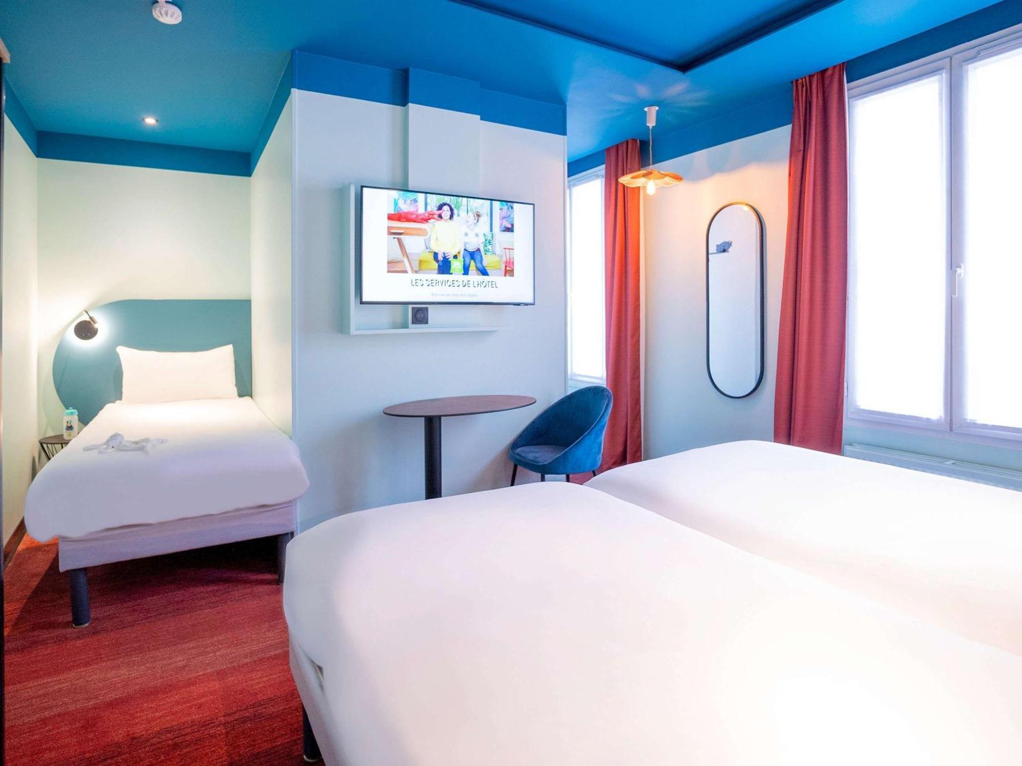 Ibis Styles Paris Batignolles Hotel Bagian luar foto