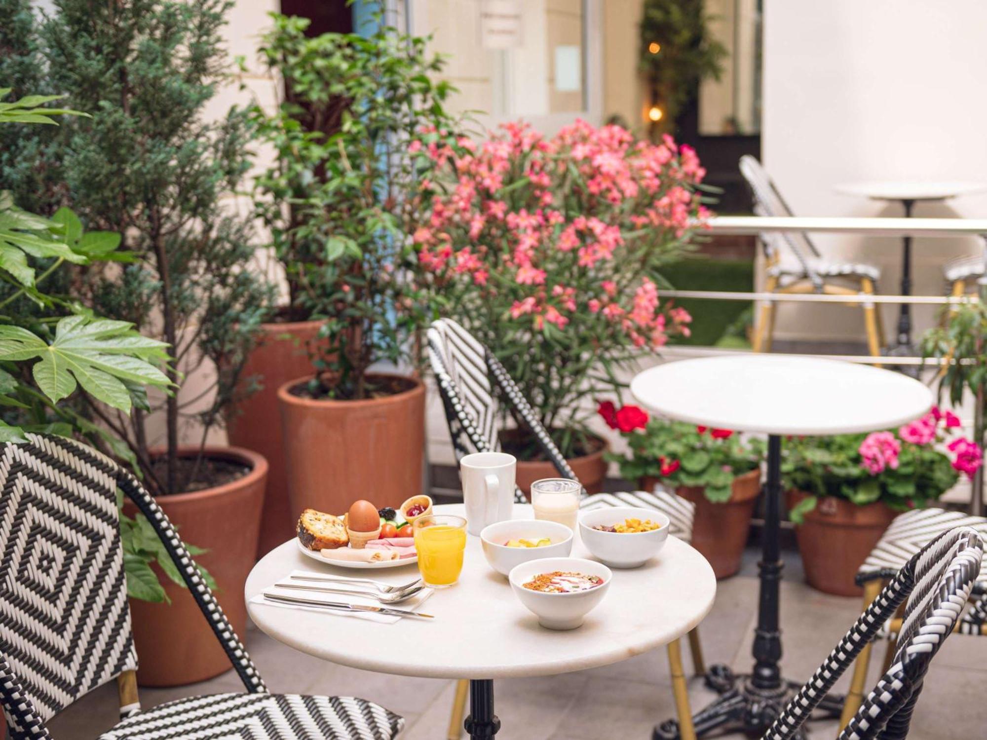 Ibis Styles Paris Batignolles Hotel Bagian luar foto