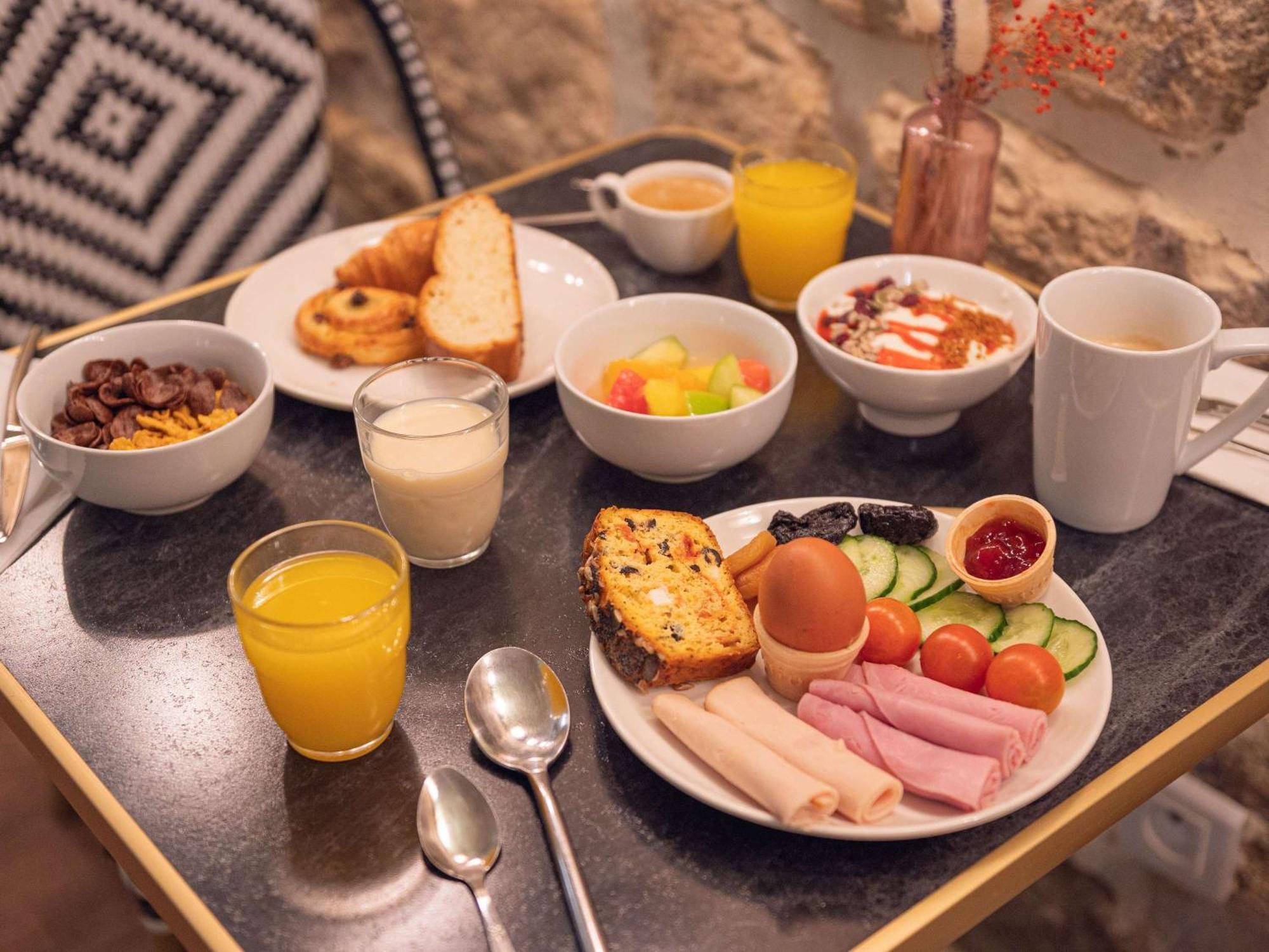 Ibis Styles Paris Batignolles Hotel Bagian luar foto