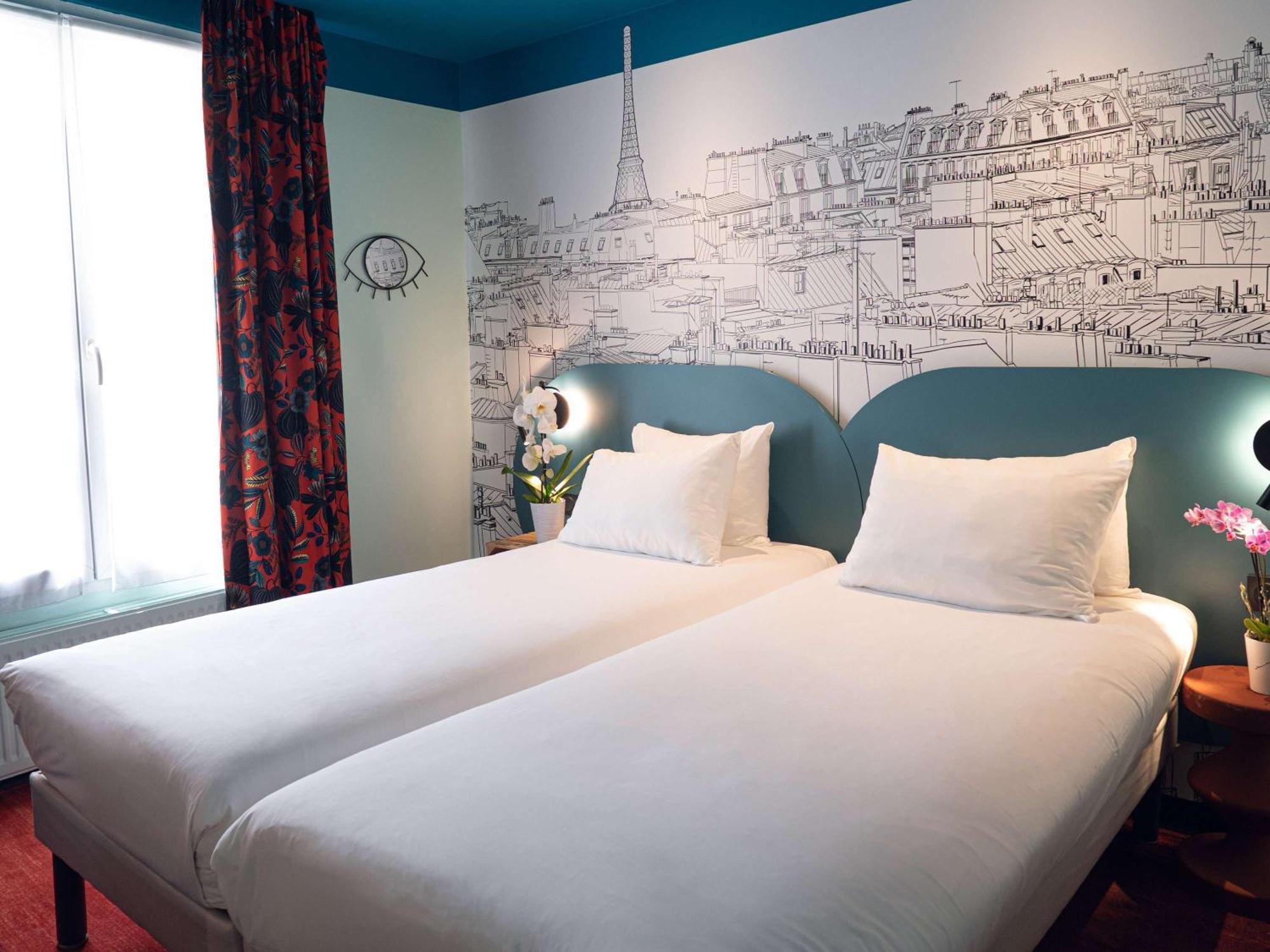 Ibis Styles Paris Batignolles Hotel Bagian luar foto