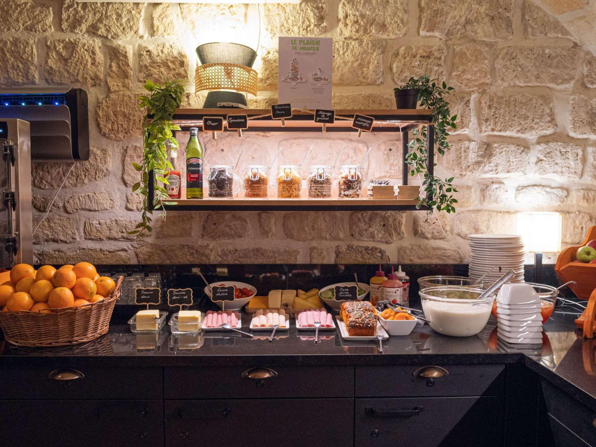 Ibis Styles Paris Batignolles Hotel Bagian luar foto