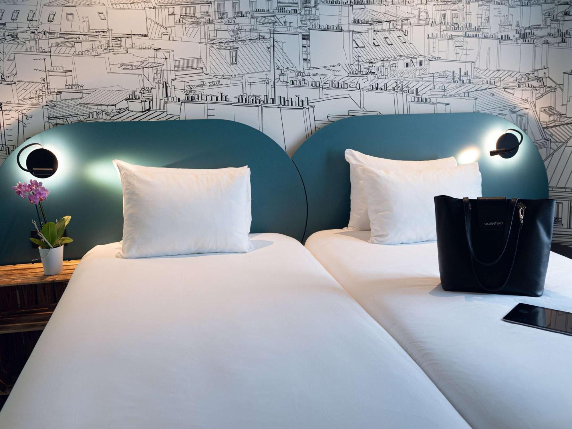 Ibis Styles Paris Batignolles Hotel Bagian luar foto