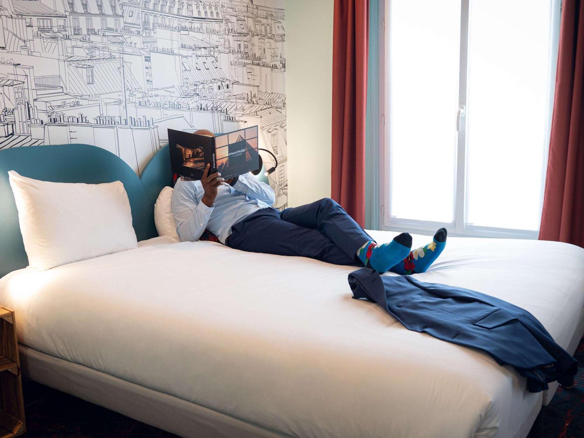 Ibis Styles Paris Batignolles Hotel Bagian luar foto