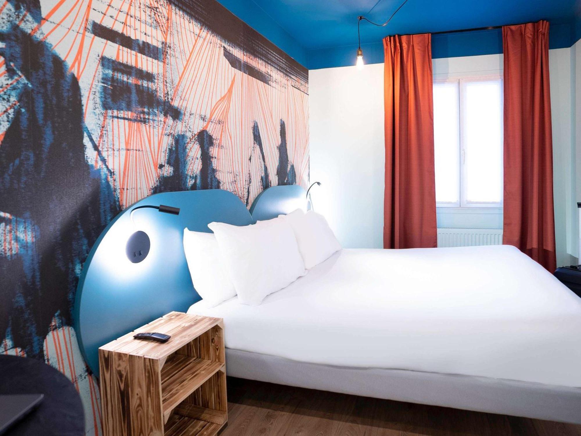 Ibis Styles Paris Batignolles Hotel Bagian luar foto