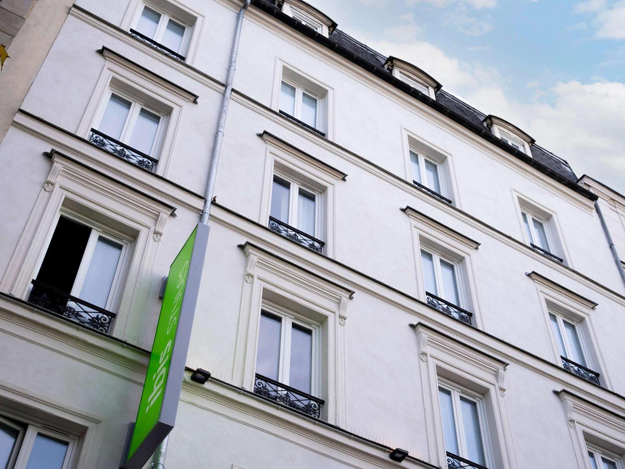 Ibis Styles Paris Batignolles Hotel Bagian luar foto