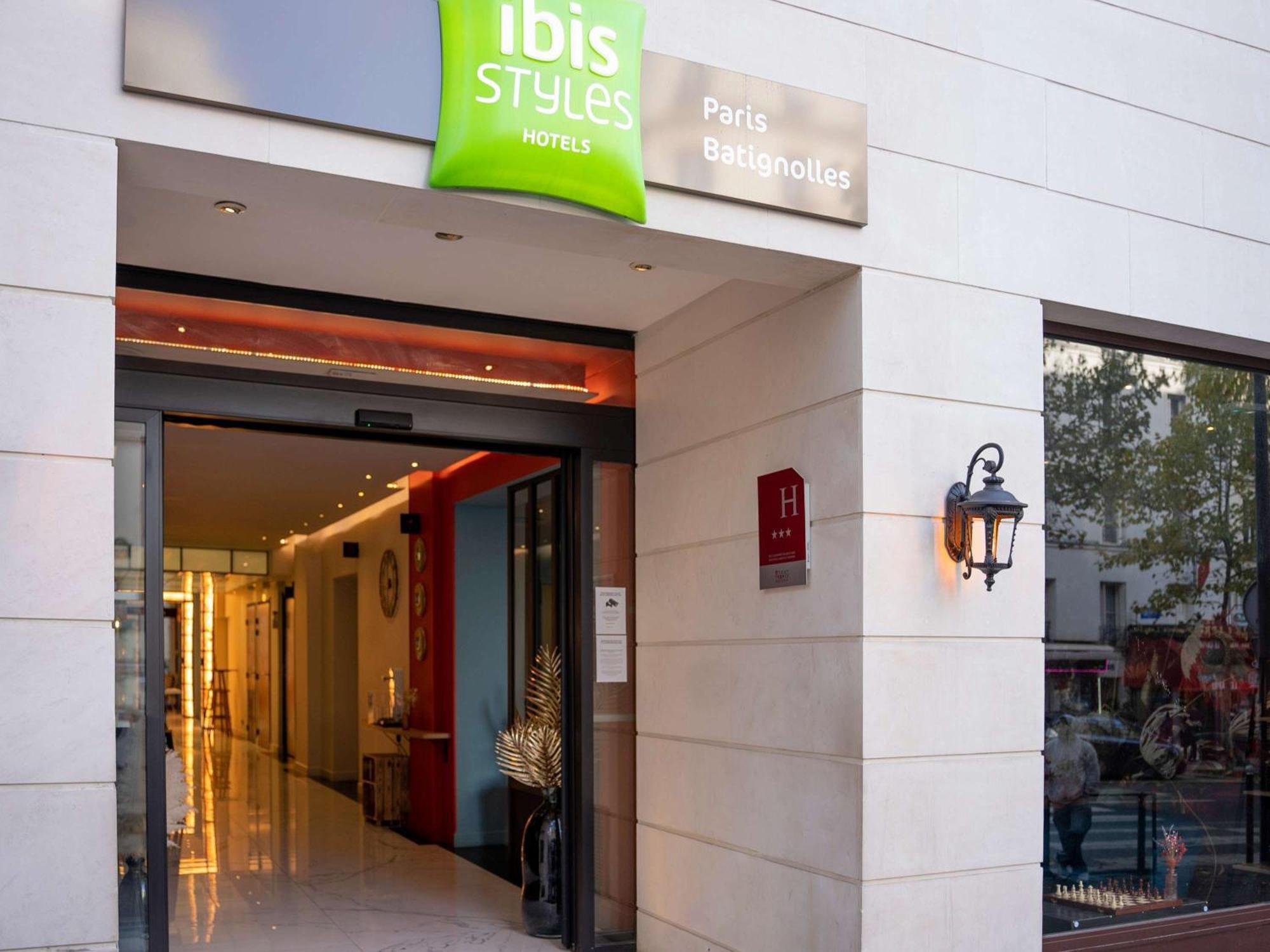 Ibis Styles Paris Batignolles Hotel Bagian luar foto