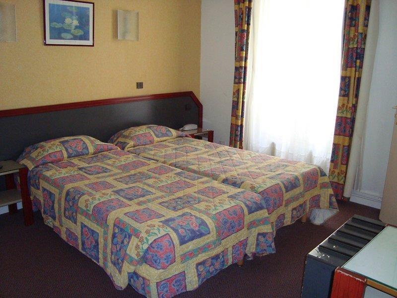 Ibis Styles Paris Batignolles Hotel Bagian luar foto